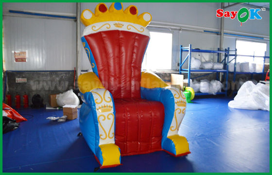 PVC azul y rojo publicidad personalizada inflables trono / sofá para el apoyo