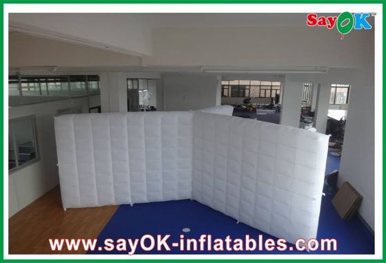 Muelle de separación inflable de la tienda de la familia de aire personalizada / Pared conjunta de luz Led inflada para boda