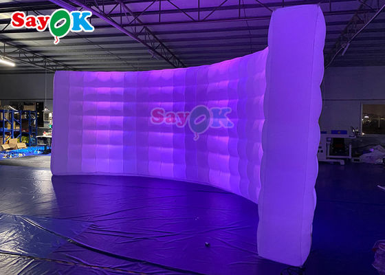 Pared curva de fondo inflable multicolor con tiras de LED Pared de puesto de fotos para la venta